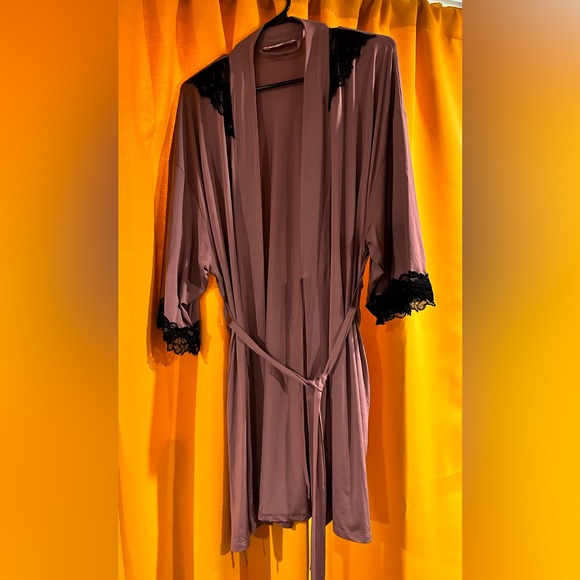 NWOT La Vie En Rose Kimono - Picture 1 of 2